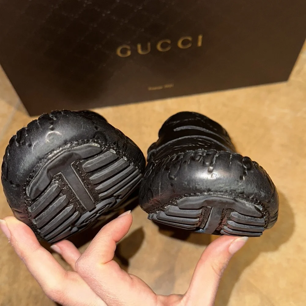 GUCCI Black Leather Logo Embossed Guccissima Drivers